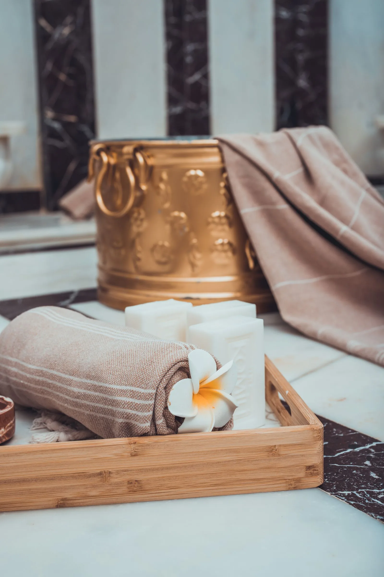 Hamam peştamalları ve mumlar